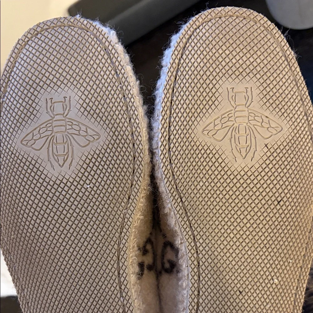 Gucci Cream and Black Shearling Loafers with Gold Bit - Picture 5 of 6